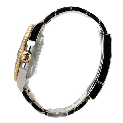 Rolex Submariner Date 116613LB Edelstahl Gelbgold seitliche Ansicht des Armbands und Gehäuses.