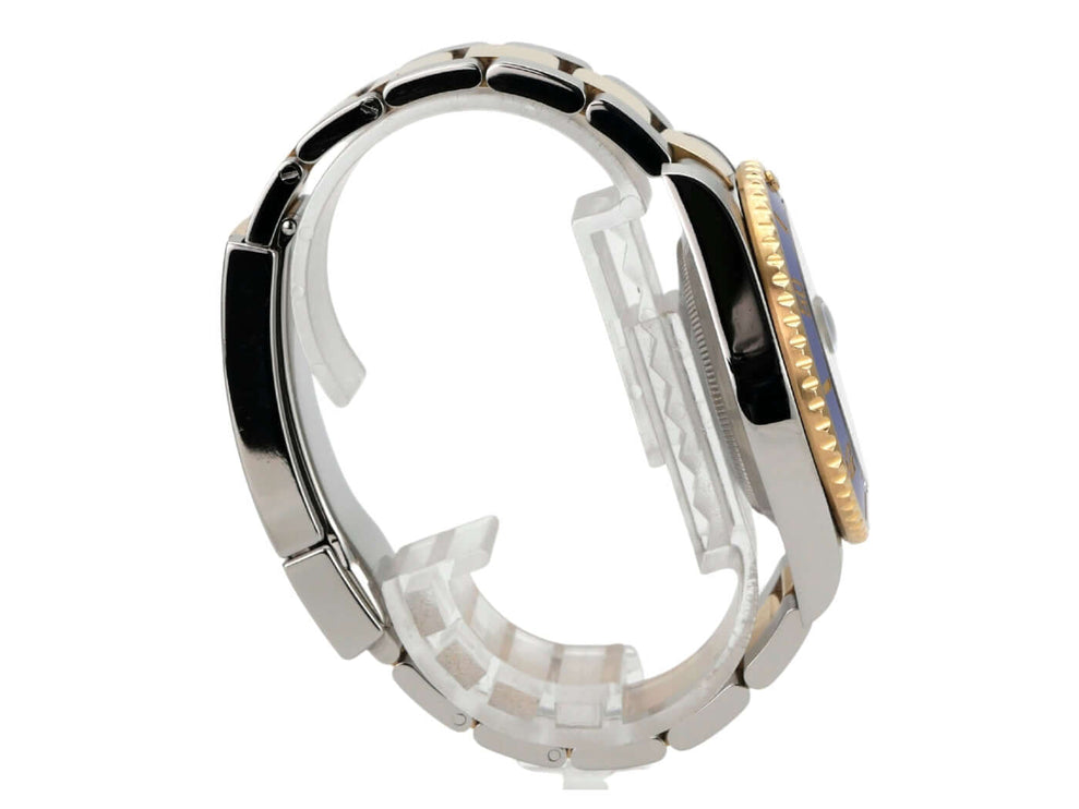 Rolex Submariner Date 116613LB Edelstahl Gelbgold seitliche Ansicht des Armbands und Gehäuses.