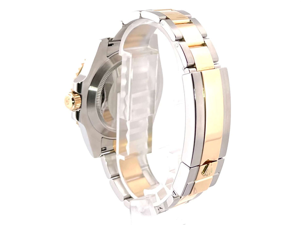 Rückansicht der Rolex Submariner Date 116613LB in Edelstahl und Gelbgold mit poliertem und satiniertem Armband