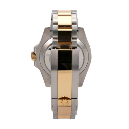 Rolex Submariner Date 116613LB Edelstahl Gelbgold Rückansicht des Armbands und Gehäuses mit Gelbgold-Elementen.