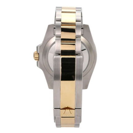 Rolex Submariner Date 116613LB Edelstahl Gelbgold, Rückansicht mit Oyster-Armband und goldener Schließe