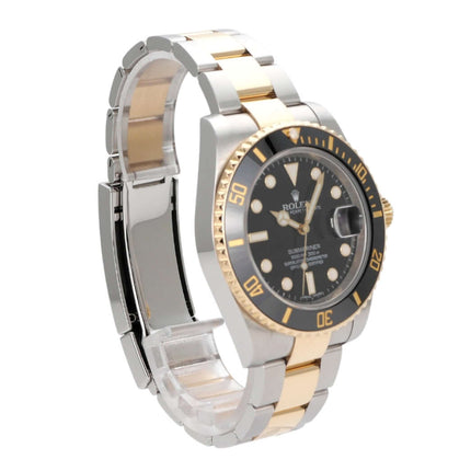 Rolex Submariner Date Edelstahl und Gelbgold 116613LN mit schwarzem Zifferblatt und drehbarer Lünette.