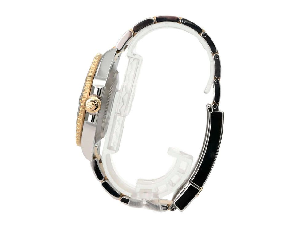 Rolex Submariner Date 116613LN seitlicher Blick auf das Edelstahl- und Gelbgoldgehäuse mit Armband.