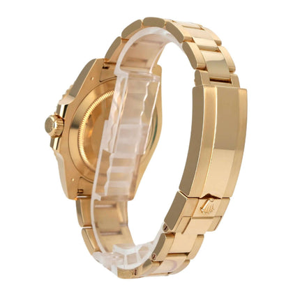 Rolex Submariner Date Gelbgold 116618LN Ansicht von der Seite mit poliertem 18 Karat Gelbgold Armband.