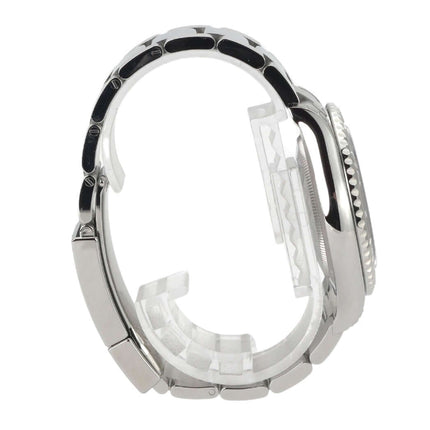 Seitenansicht Rolex Yacht-Master 40 Edelstahl Platin 116622 mit poliertem und satiniertem Oysterband und platinierter Lünette.