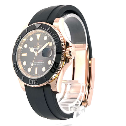 Rolex Yacht-Master 116655 Everose-Gold, schwarzes Zifferblatt, 18 kt Everose-Gold Lünette, Oyster Kautschukband, eleganter Luxusuhr-Design.