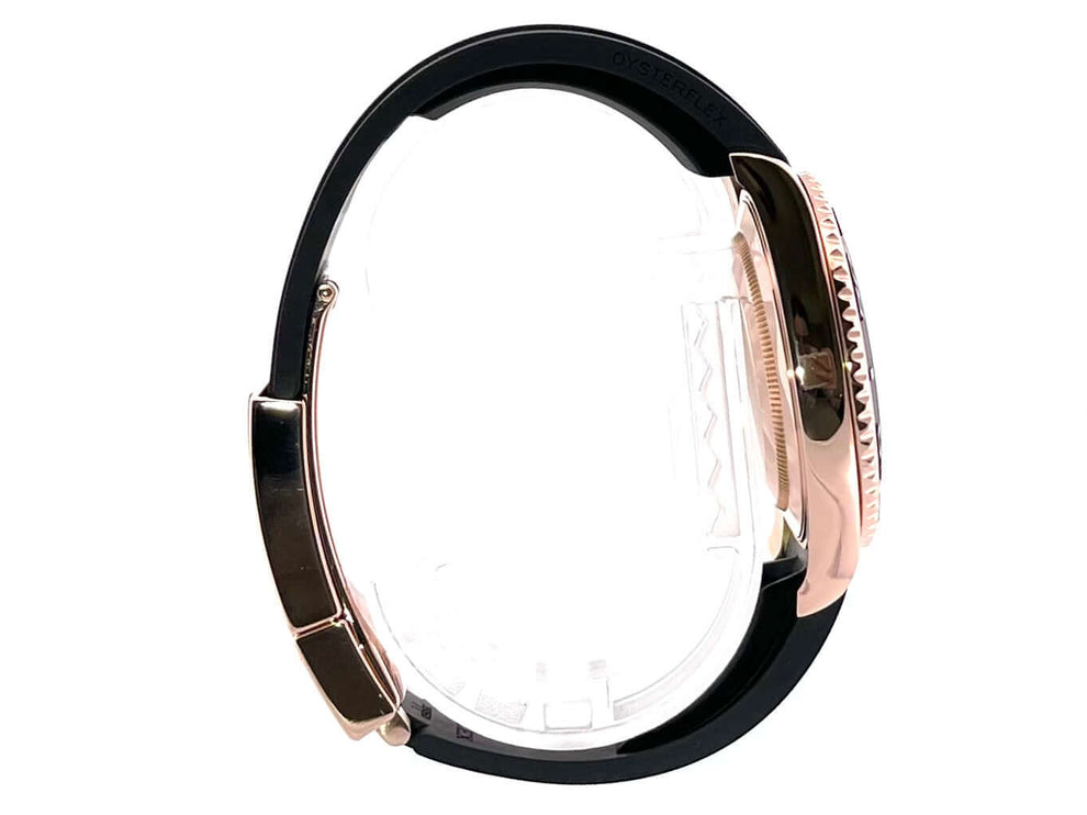 Rolex Yacht-Master 116655 Everose-Gold Seitenansicht, 18 kt poliertes und satiniertes Goldgehäuse mit Oyster Kautschukband und Keramik Lünette.