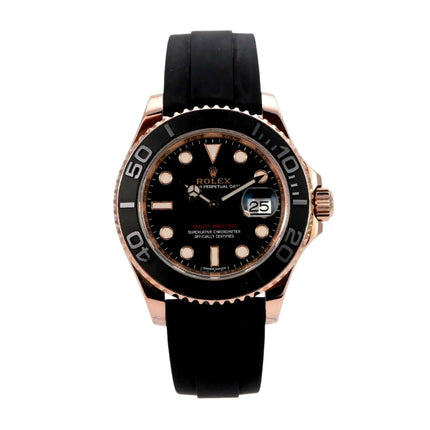 Rolex Yacht-Master 116655 Everose-Gold mit schwarzem Zifferblatt und Oyster-Kautschukband.