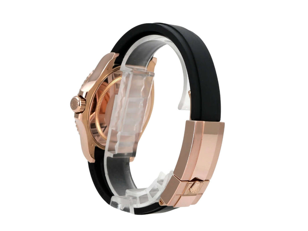 Rolex Yacht-Master 116655 Everose-Gold seitliche Ansicht mit Oyster-Kautschukband und 18 kt Everose-Gold Gehäuse.