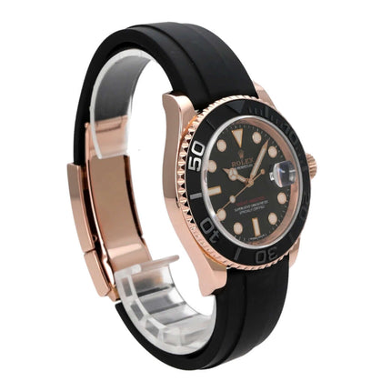Rolex Yacht-Master 116655 Everose-Gold mit schwarzem Zifferblatt, Oyster-Kautschukband und 18 kt Everose-Gold Gehäuse