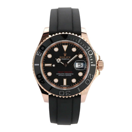 Rolex Yacht-Master 116655 in 18 kt Everose-Gold mit schwarzem Zifferblatt und Oyster Kautschukband.