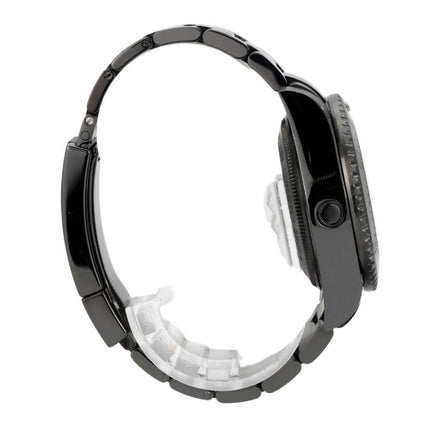 Seitenansicht der Rolex Sea-Dweller Deepsea 116660 mit schwarzem Gehäuse und Armband in Edelstahl.