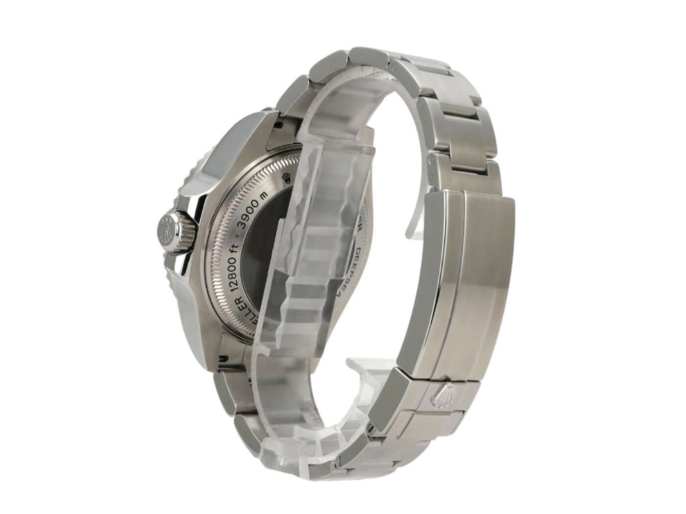 Seitenansicht der Rolex Sea-Dweller Deepsea 116660 mit Edelstahlarmband und Lünette.