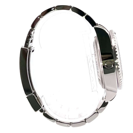 Seitenansicht der Rolex Sea-Dweller Deepsea 116660 mit poliertem und satiniertem Edelstahlgehäuse und satiniertem Oyster Armband aus Edelstahl.