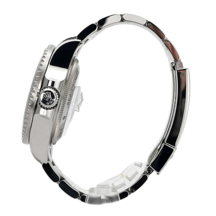 Rolex Sea-Dweller Deepsea 116660 von der Seite, Edelstahlarmband, schwarzer Keramikrand, 44 mm Gehäusedurchmesser.