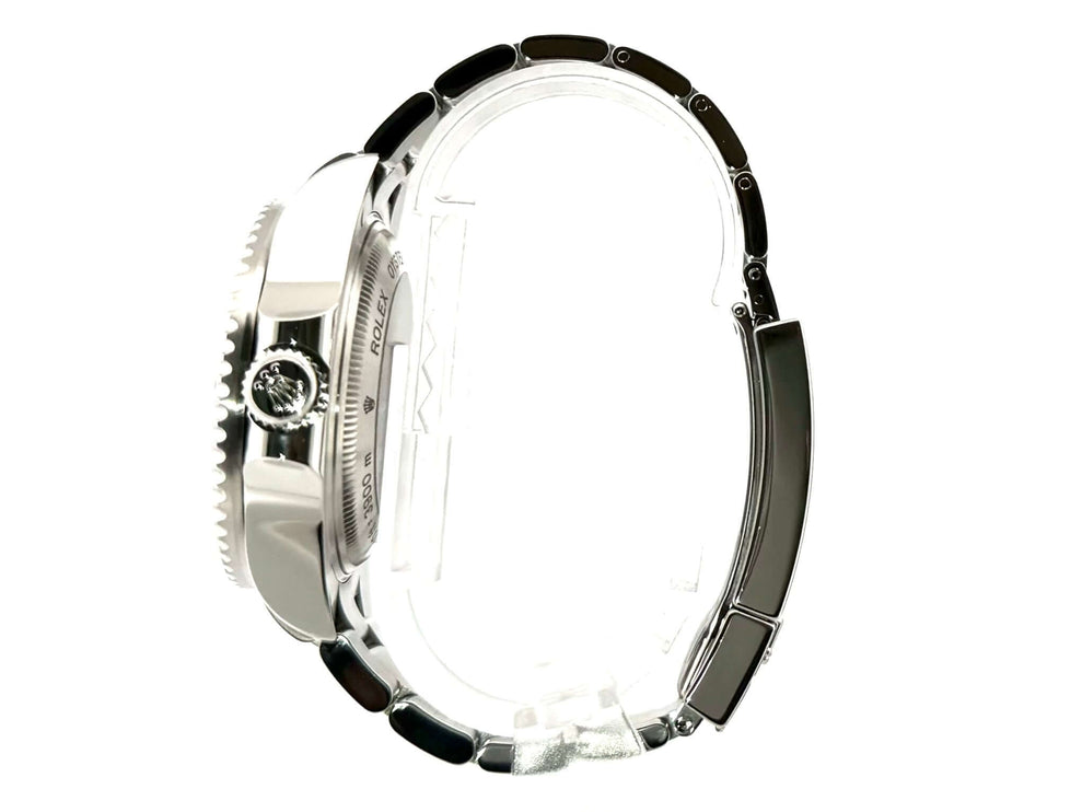 Seitenansicht der Rolex Sea-Dweller Deepsea 116660 D-Blue mit Edelstahlgehäuse und Oyster-Armband