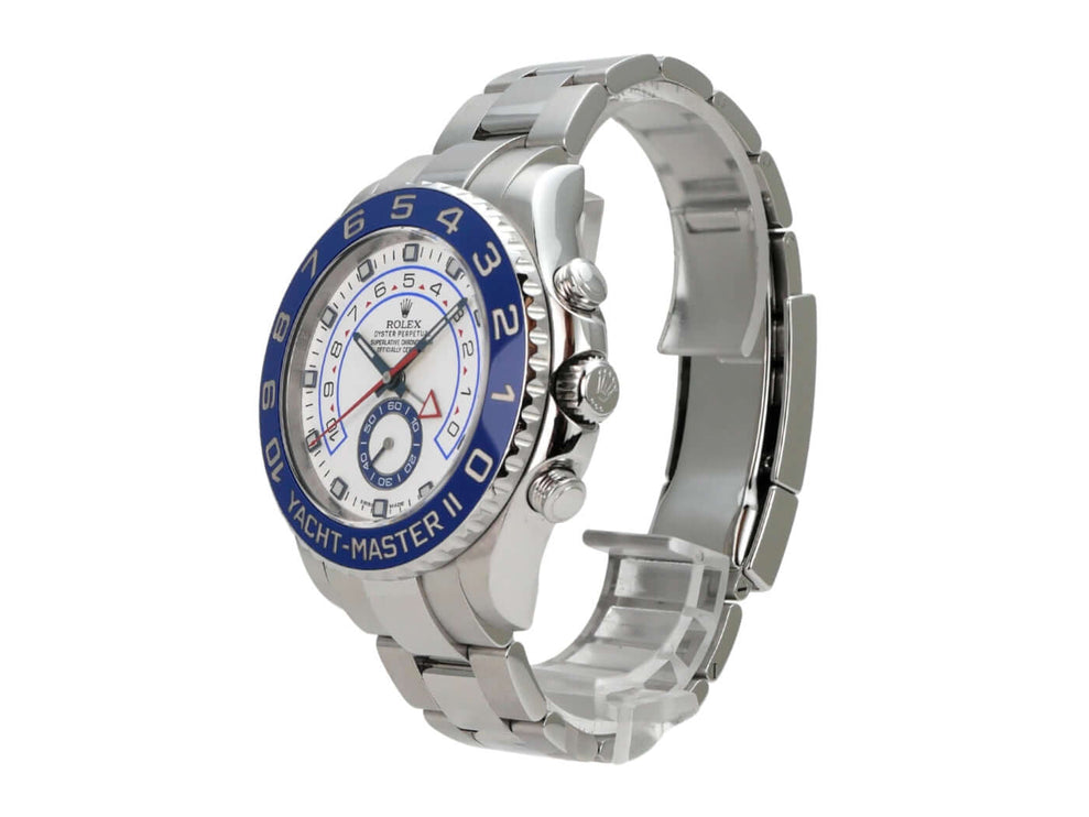 Rolex Yacht-Master II Edelstahl 116680 mit blauem Zifferblatt und poliertem Edelstahlband auf einem weißen Hintergrund