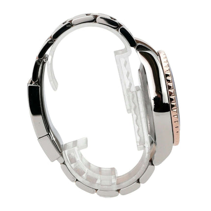 Rolex Yacht-Master II 116681 Edelstahl Everose-Gold, seitliche Ansicht des Gehäuses und Armbands.