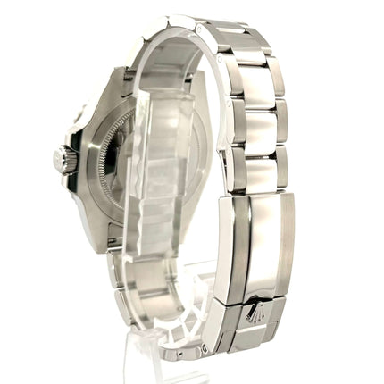 Rückansicht des Rolex GMT-Master II 116710BLNR mit poliertem und satiniertem Edelstahl-Oysterband und Sicherheitsfaltschließe