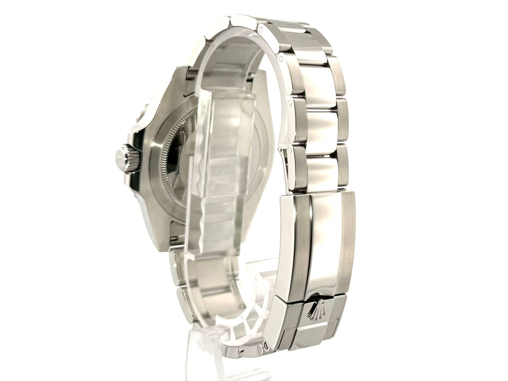 Rückansicht des Rolex GMT-Master II 116710BLNR mit poliertem und satiniertem Edelstahl-Oysterband und Sicherheitsfaltschließe