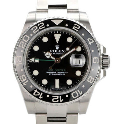Rolex GMT-Master II Edelstahl 116710LN, polierte und satinierte Uhr mit schwarzem Zifferblatt und drehbarer Lünette.