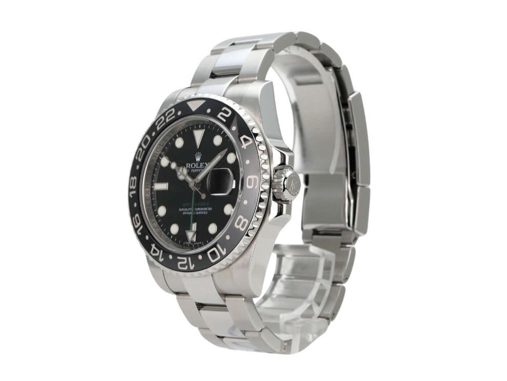 Rolex GMT-Master II Edelstahl 116710LN mit schwarzem Zifferblatt und Edelstahlband auf weißem Hintergrund.