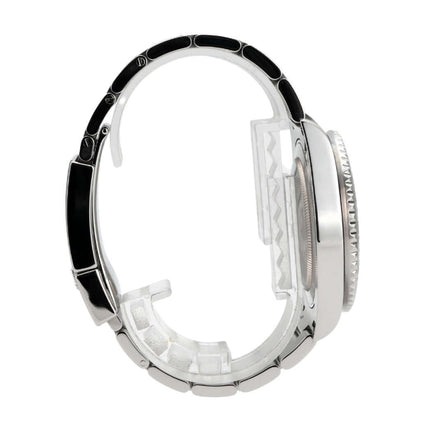 Seitenansicht der Rolex GMT-Master II Edelstahl 116710LN mit schwarzer Keramikeinlage und Oyster Edelstahlband.