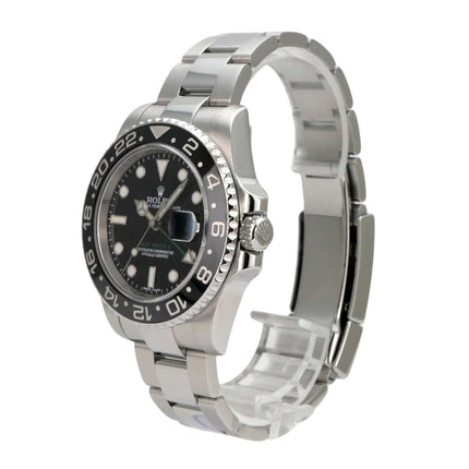 Rolex GMT-Master II Edelstahl 116710LN seitliche Ansicht mit schwarzem Zifferblatt und Edelstahlband.