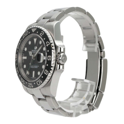 Rolex GMT-Master II Edelstahl 116710LN, 40 mm Gehäuse, schwarzes Zifferblatt, poliertes Edelstahlband, seitliche Ansicht.