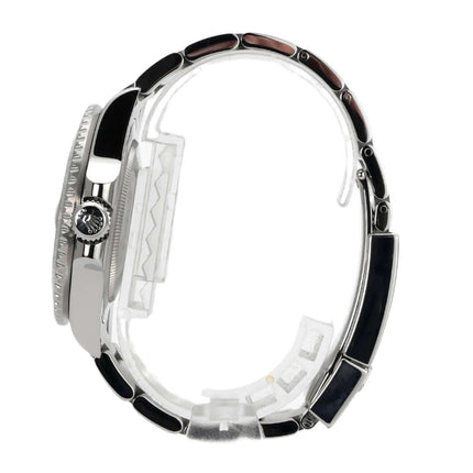 Rolex GMT-Master II Edelstahl 116710LN seitliche Ansicht mit schwarzer Keramikeinlage und Oyster Edelstahlband.