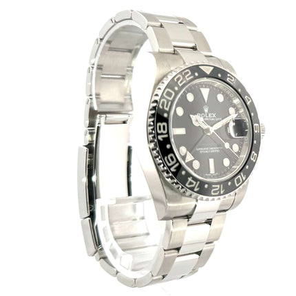 Rolex GMT-Master II 116710LN aus Edelstahl, schwarzes Zifferblatt und Lünette mit 24-Stunden-Skala, poliertes und satiniertes Oysterband.