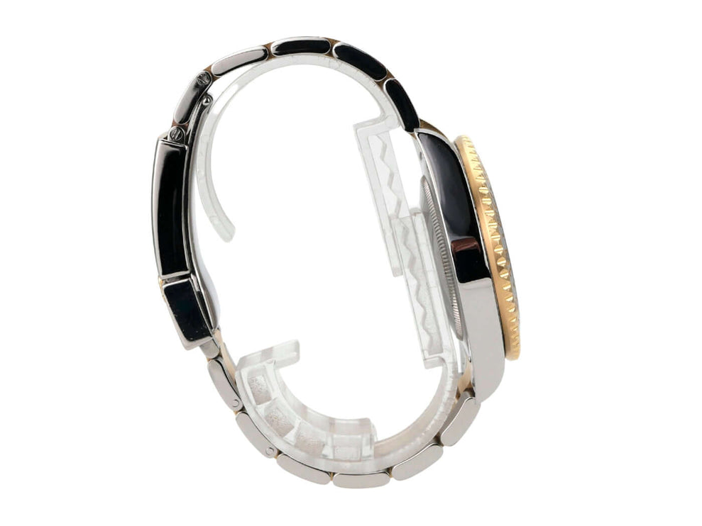 Rolex GMT-Master II 116713LN Armband aus Edelstahl und 18 kt Gelbgold, detailierte Seitenansicht.