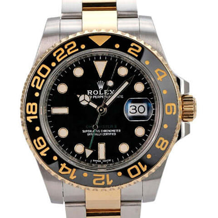 Rolex GMT-Master II 116713LN mit schwarzem Zifferblatt und gelbgoldener Lünette, Edelstahl- und Gold-Armband.