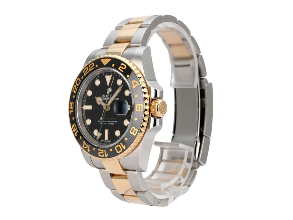 Rolex GMT-Master II 116713LN mit Edelstahl- und Gelbgold-Armband sowie schwarzem Zifferblatt.