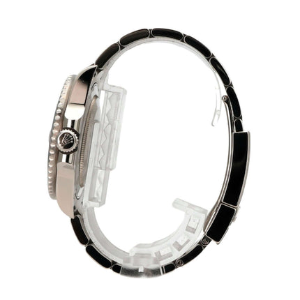 Rolex GMT-Master II Weißgold 116719BLRO Blau - Seitenansicht des Uhrengehäuses und Armbands aus 18 kt Weißgold.