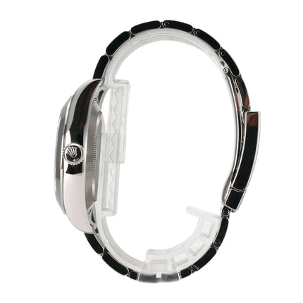 Rolex Oyster Perpetual Air-King 116900 Seitenansicht, Edelstahl Gehäuse und Armband, polierte und satinierte Oberfläche.