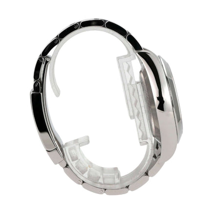 Seitenansicht der Rolex Oyster Perpetual Air-King 116900 mit poliertem Edelstahlarmband und faltschließe.