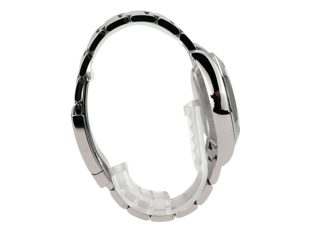 Seitenansicht der Rolex Oyster Perpetual Air-King 116900 mit poliertem Edelstahl-Armband.