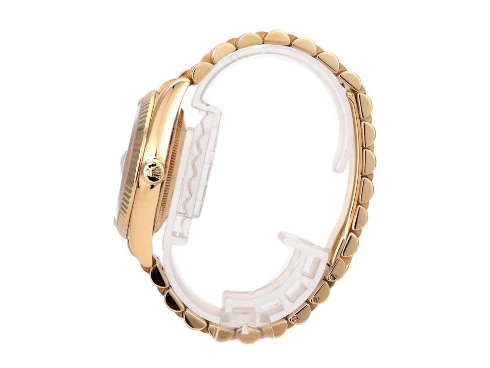 Seitenansicht der Rolex Day-Date 36 Gelbgold 118238 Champagner Diamant mit 18 kt Gelbgold Gehäuse und Präsident-Armband.