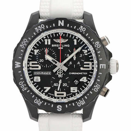 Breitling Endurance Pro 38 X83310A71B1S1 schwarze Uhr mit weißem Kautschukband und Chronograph-Funktion.
