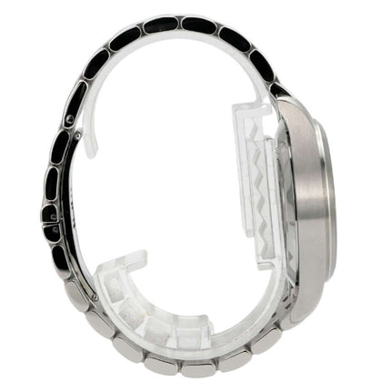 Seitenansicht der IWC Fliegeruhr Automatik 36 IW324010 mit poliertem Edelstahlgehäuse und -armband.