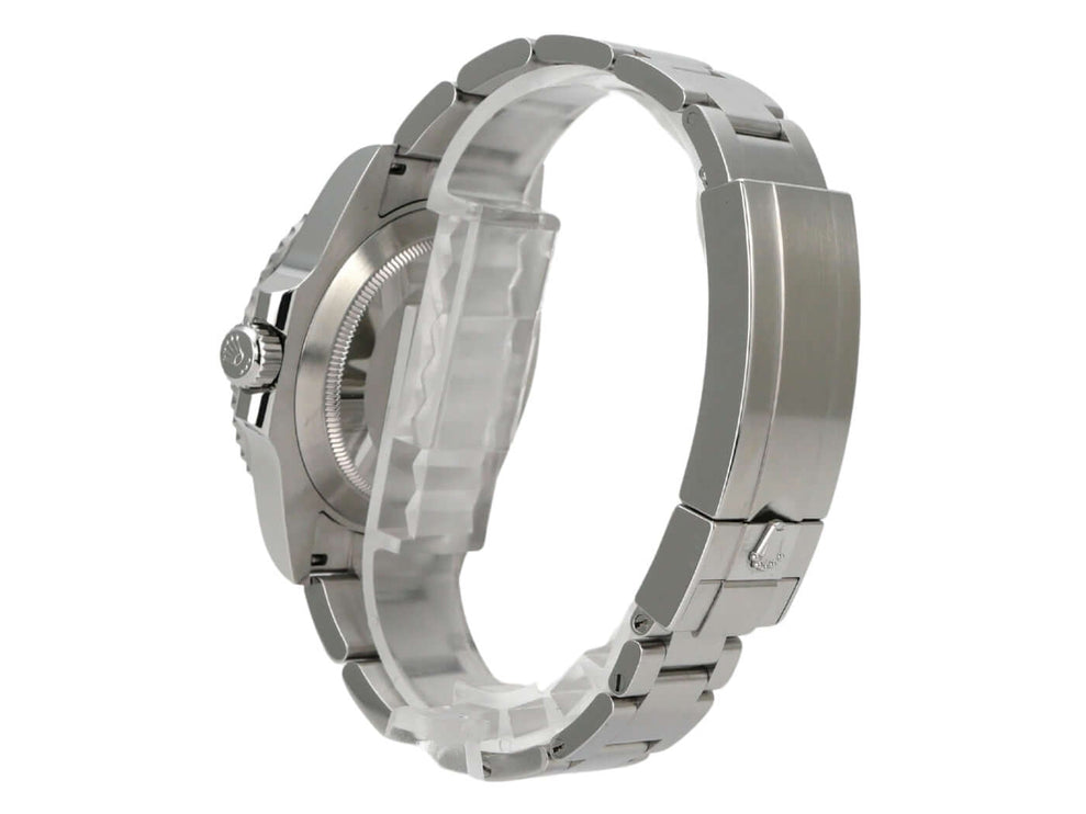 Seitenansicht der Rolex Submariner 124060 No Date mit Edelstahlarmband und poliertem Gehäuse.