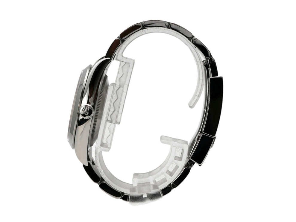Seitenansicht der Rolex Explorer 36 Edelstahl 124270 mit poliertem Gehäuse und Oyster-Armband.
