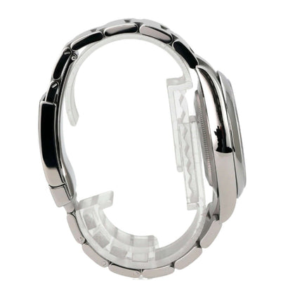 Seitenansicht des Rolex Oyster Perpetual 41 Ref. 124300 Grün mit Edelstahlarmband und poliertem Gehäuse.