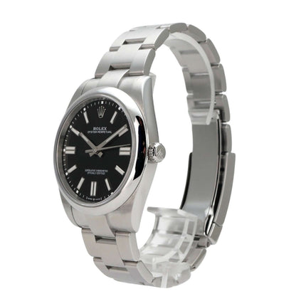 Rolex Oyster Perpetual 41 Ref. 124300 Schwarz mit schwarzem Zifferblatt und Edelstahlarmband.