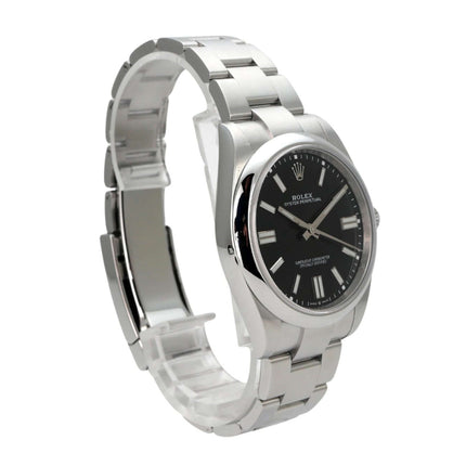 Rolex Oyster Perpetual 41 Ref. 124300 Schwarz, polierte und satinierte Edelstahl-Uhr mit schwarzem Zifferblatt.