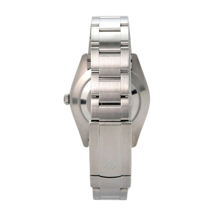 Uhr von der Seite mit Edelstahlband, Rolex Oyster Perpetual 41 Ref. 124300 Schwarz, elegantes Design.