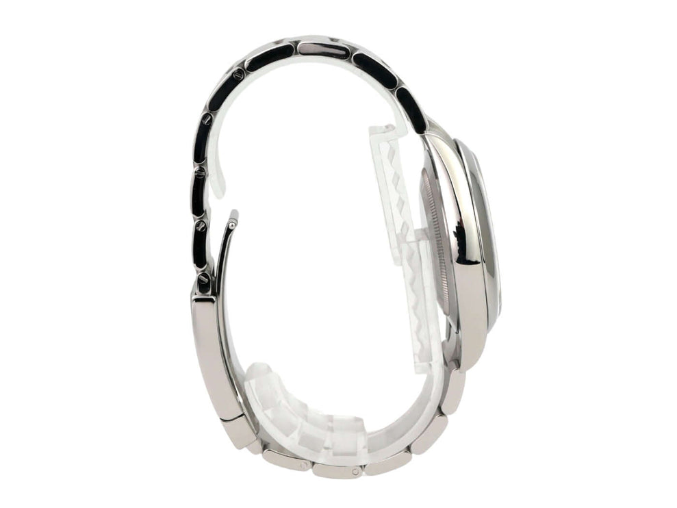 Seitenansicht der Rolex Oyster Perpetual 41 Ref. 124300 Schwarz mit Edelstahlband und Faltschließe.