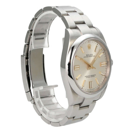 Rolex Oyster Perpetual 41 Ref. 124300 Silber mit silberfarbenem Zifferblatt und Edelstahlband.