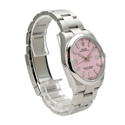 Rolex Oyster Perpetual 36 126000 Candy Pink Armbanduhr mit pinkfarbenem Zifferblatt und Edelstahlarmband.